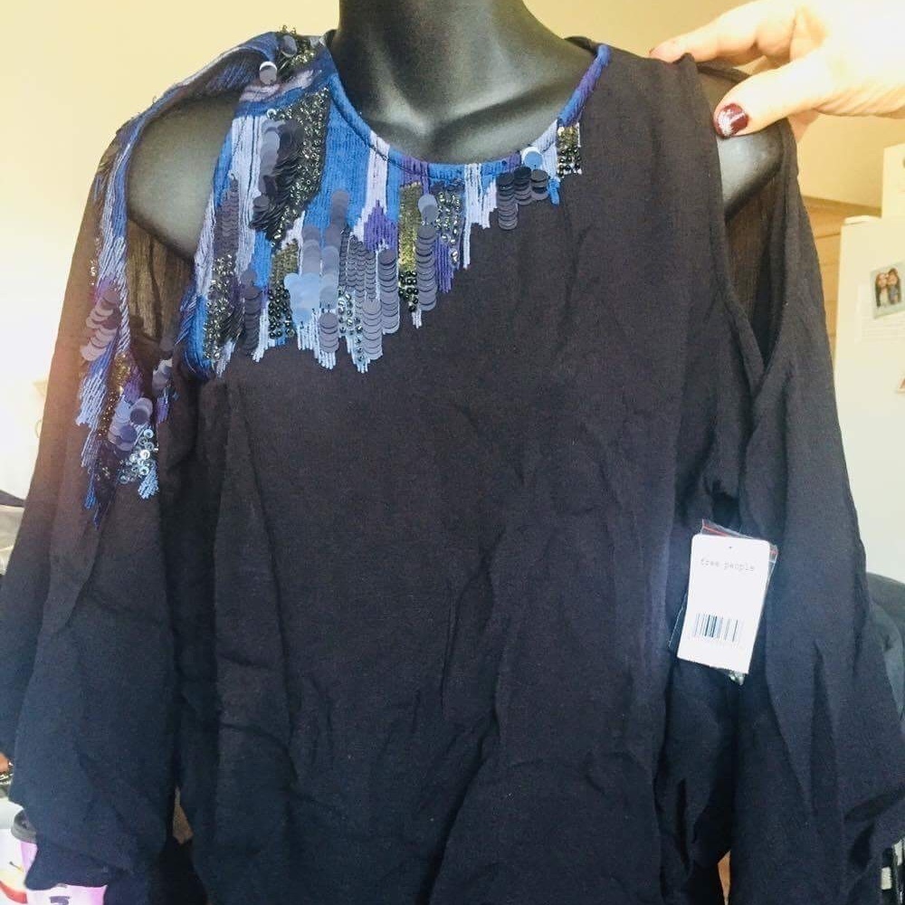 🌹free people off the shoulder rhinestones blouse